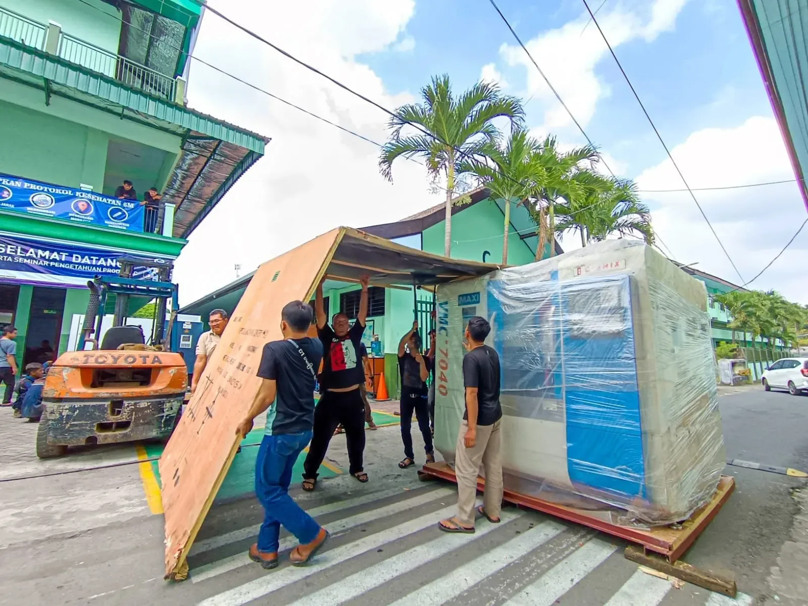 Potret Cara Kerja Mesin CNC Milling dan CNC Turning