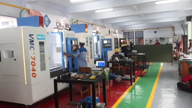 Mesin CNC milling VMC
