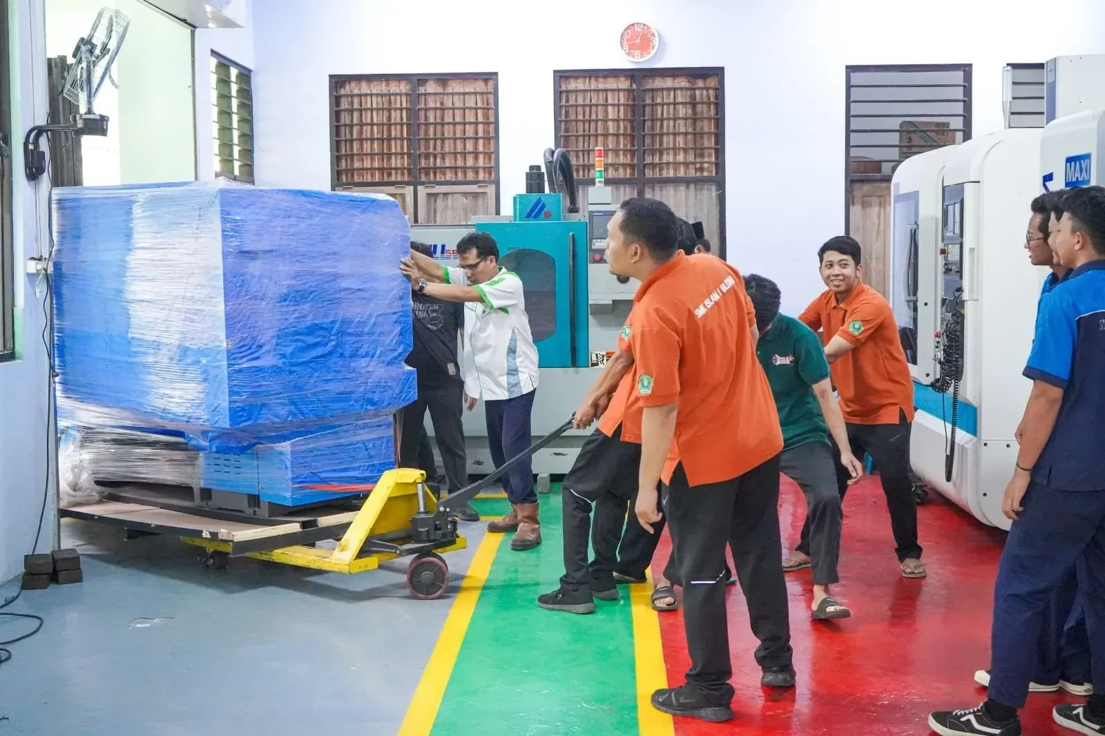 Kedatangan Mesin CNC Turning Modern Membuka Peluang Baru di SMK Islam 1 Blitar