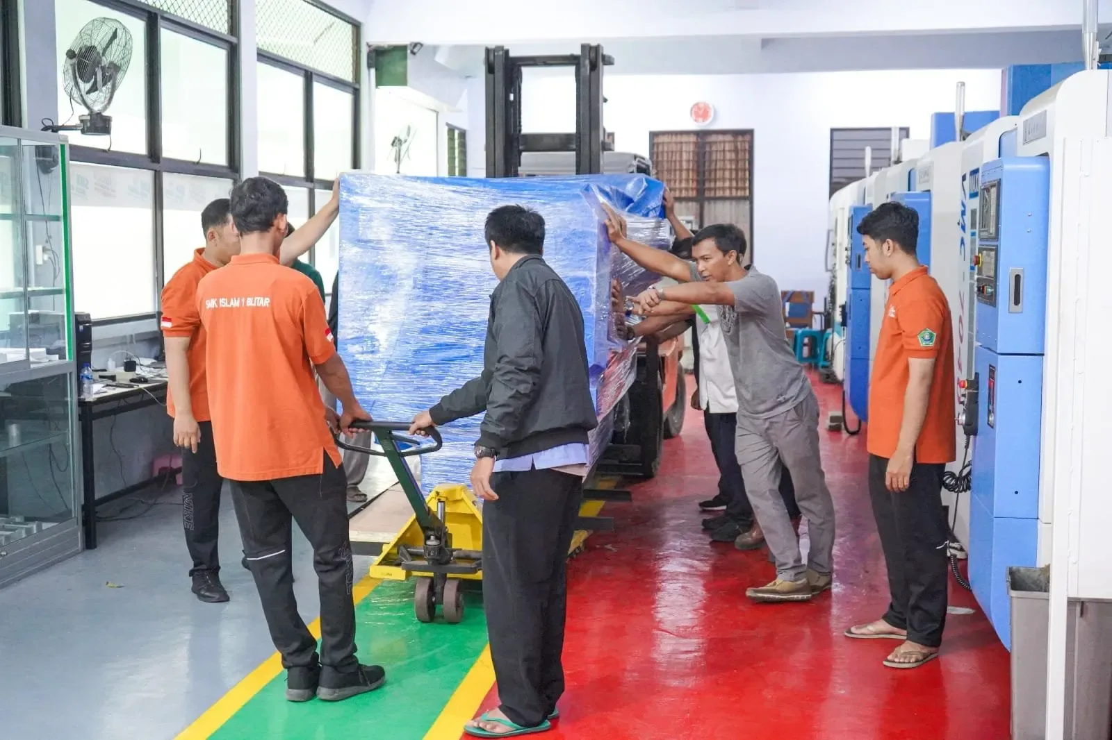 Kedatangan Mesin CNC Turning Modern Membuka Peluang Baru di SMK Islam 1 Blitar
