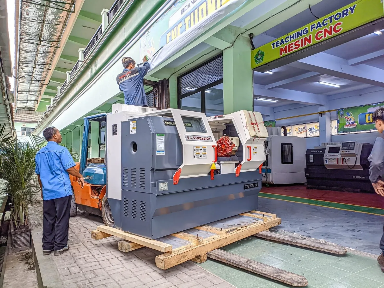 Potret Cara Kerja Mesin CNC Milling dan CNC Turning