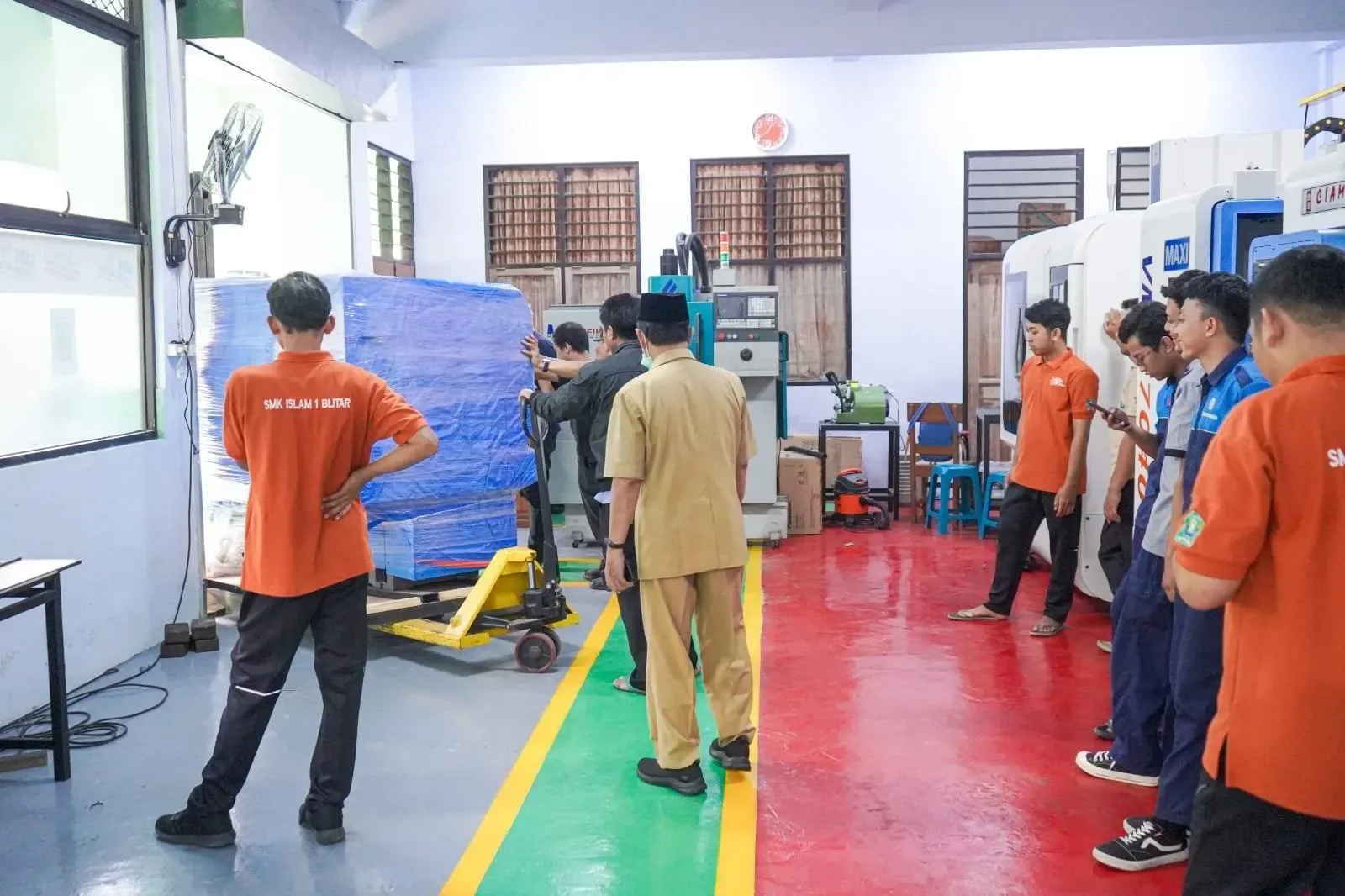 Kedatangan Mesin CNC Turning Modern Membuka Peluang Baru di SMK Islam 1 Blitar
